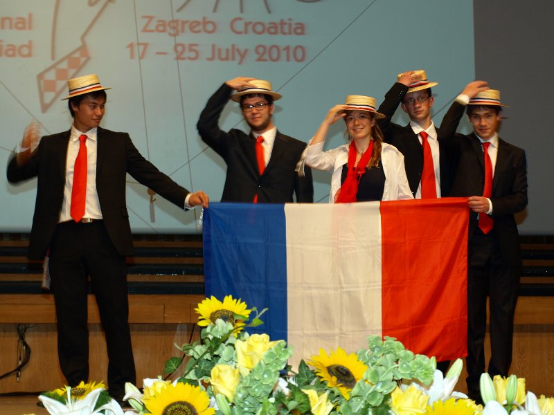 Olympiades Internationales de Physique (IPhO) Olympiades Internationales de Physique (IPhO)